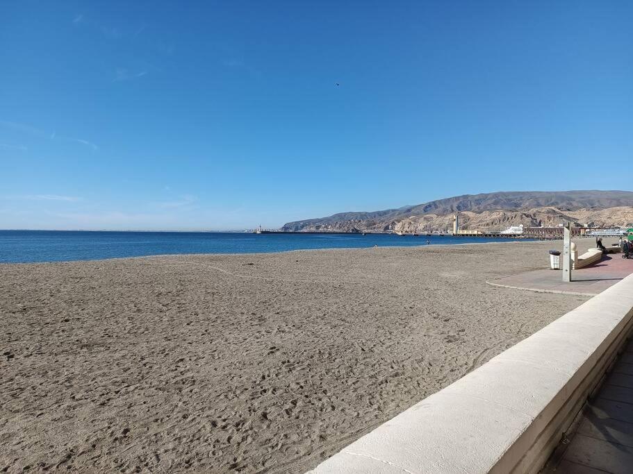 Estupendo Piso Renovado A 30 Metros De La Playa Apartment Almería Exterior photo